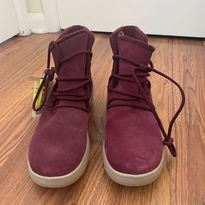 BRAND NEW Air Cool Goga Max ultra cushioning burgundy ankle boots size 7